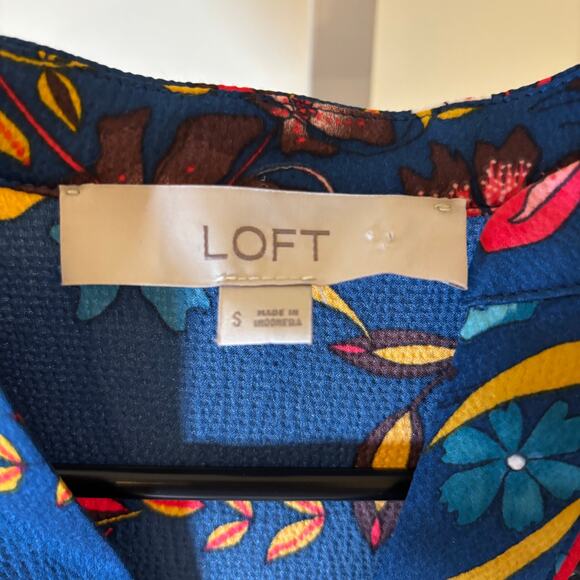 Loft EUC Women's Blue Floral Split Neck Bright Blouse Size S - Picture 3 of 6